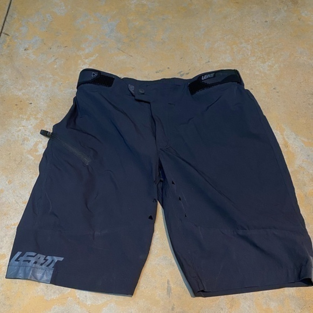 Leatt DBX 1.0 Black size Medium Mountain Bike Cycling Biking Shorts